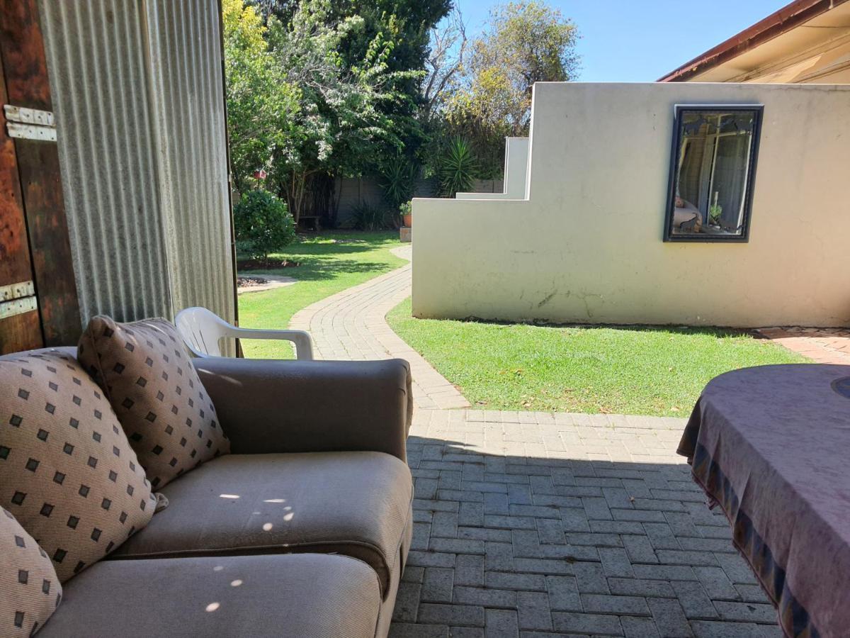 Aandrus Guesthouse Bloemfontein Exterior photo