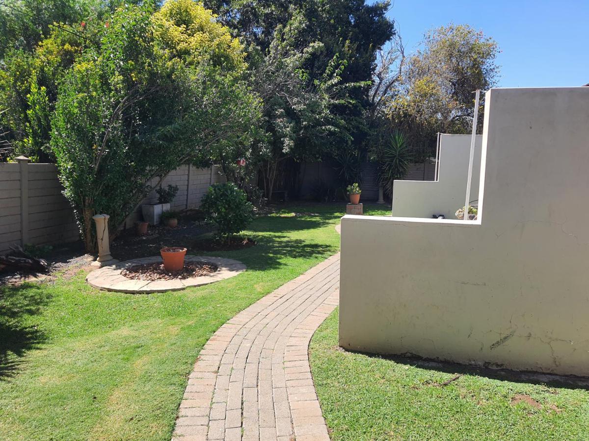 Aandrus Guesthouse Bloemfontein Exterior photo