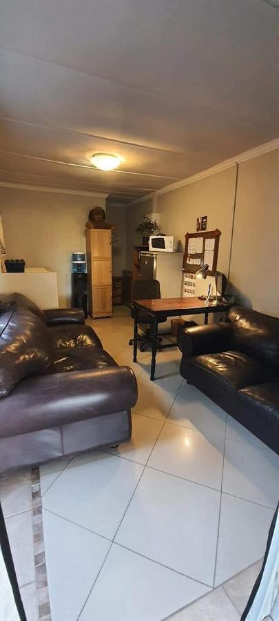 Aandrus Guesthouse Bloemfontein Exterior photo